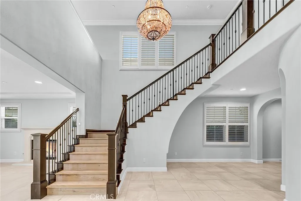 4 bed, 4.5 bath, 3940 sqft, $8,500 — Photo 4