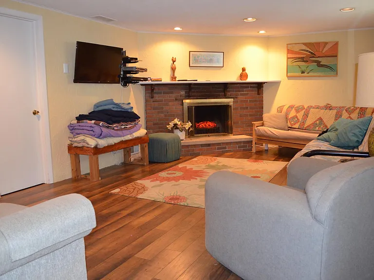 1009 Sycamore Dr — Photo 9