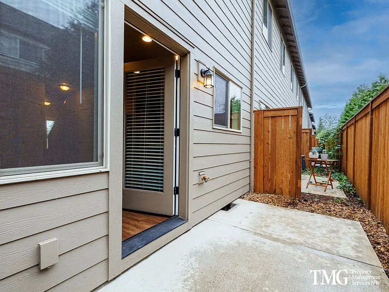 Garage, Backyard, 3 Bedroom - Now Leasing — Photo 15