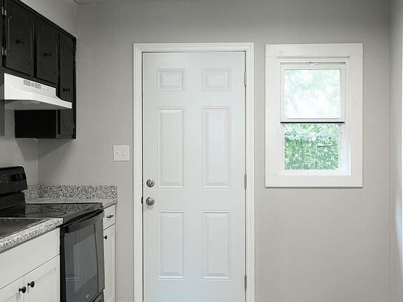 4th image of 2009B Broad St