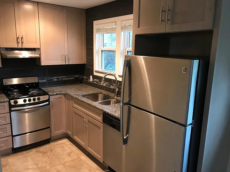 1500 Campbell Ave #4 — Photo 3