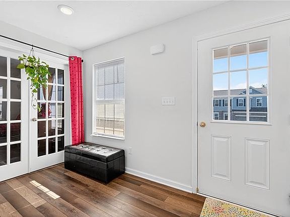 4th image of 555 Gardenia Dr