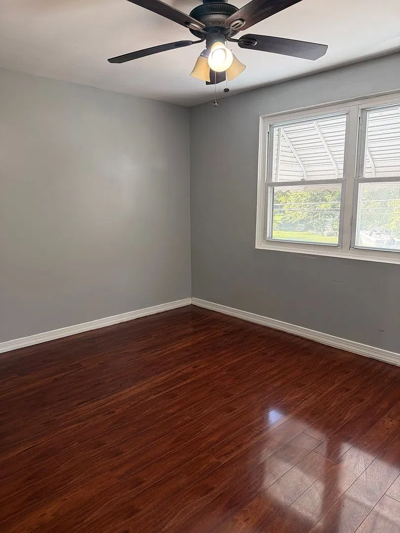 Townhouse For Rent In Dundalk — Photo 3