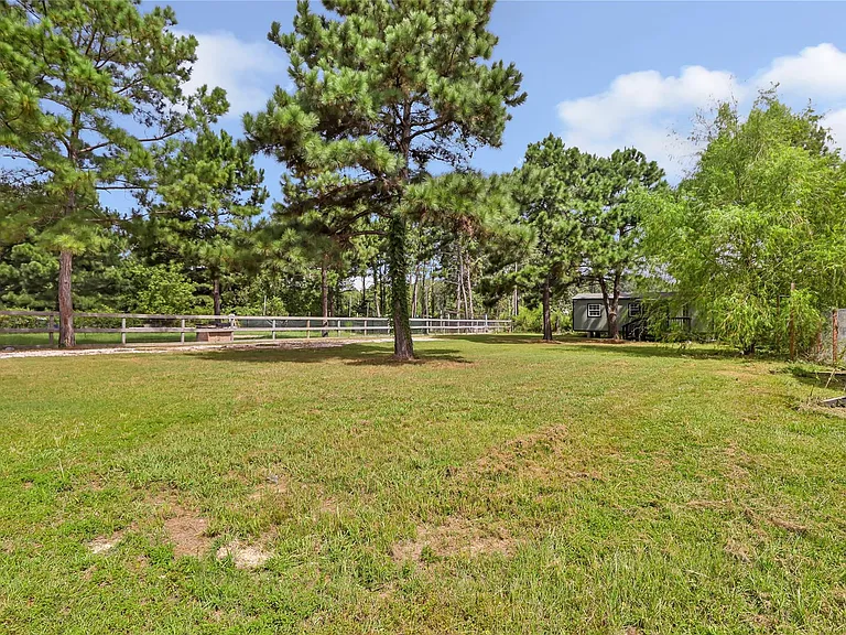 1031 County Road 3404 — Photo 13