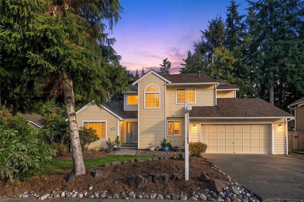 3 bed, 2.5 bath, 2299 sqft, $3,625 — Photo 1