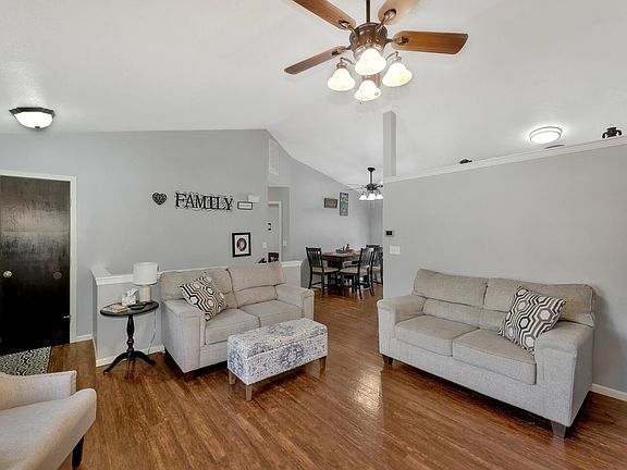 4th image of 815 E 4th Cir