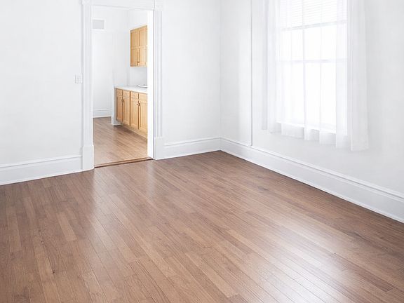 3rd image of 1025-27 12th Ave SE #1