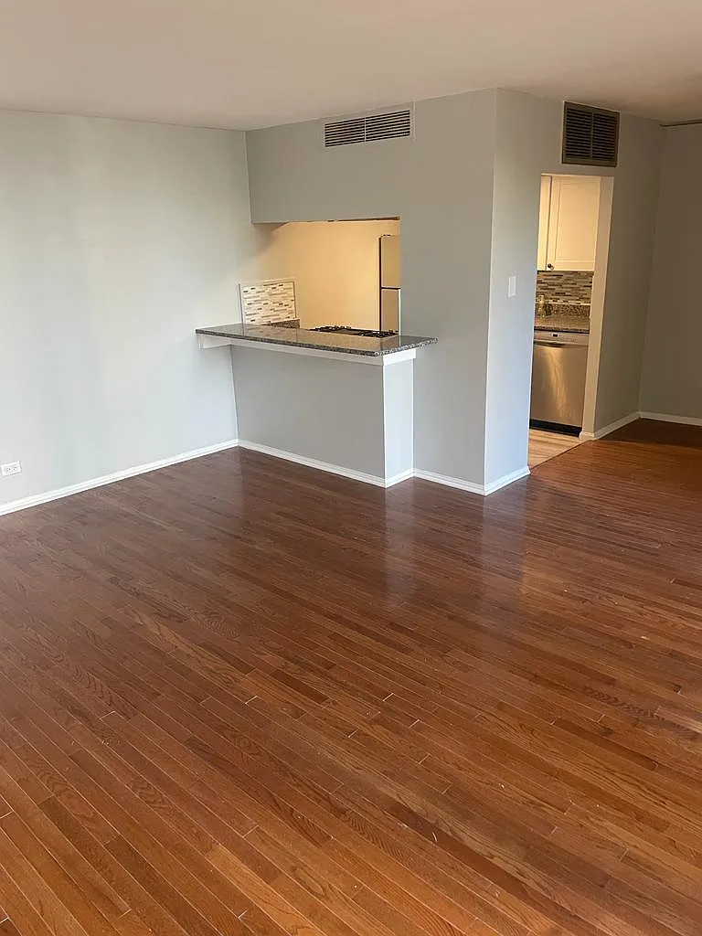 1 bed, 850 sqft, $1,995 — Photo 2