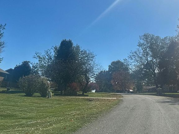 4th image of 390 Cliffside Dr