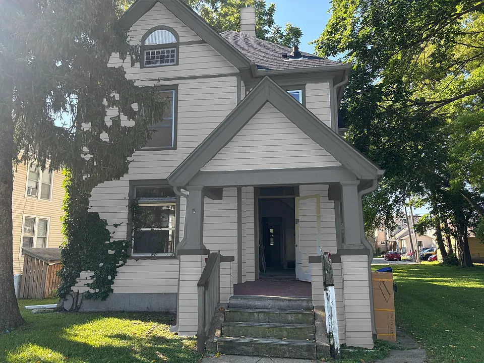 217 E Davenport St
