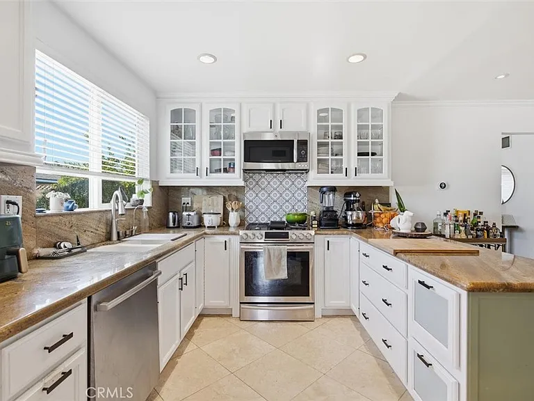 6443 Gross Ave — Photo 9
