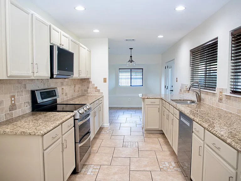 2201 Driskell Ln — Photo 7