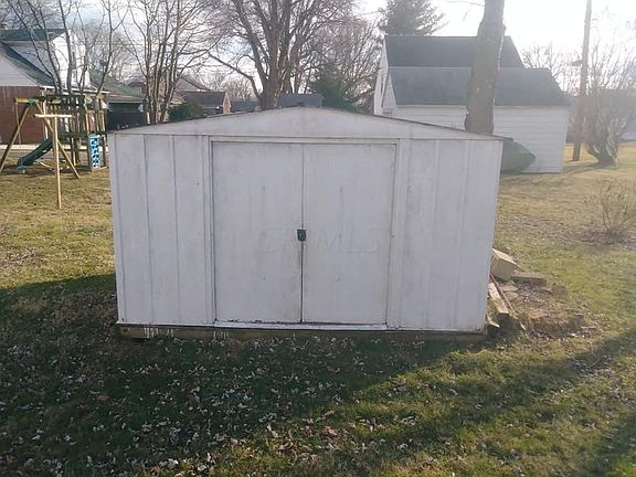4th image of 674 E Fair Ave