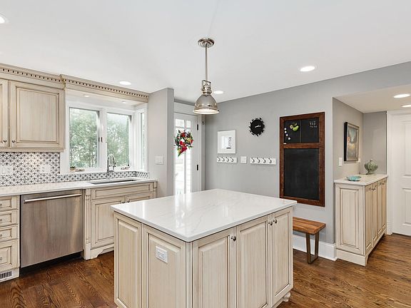 4th image of 502 S Grove Ave