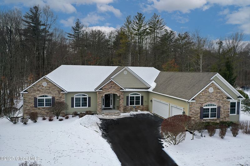 2nd image of 8 Tipperary Way
