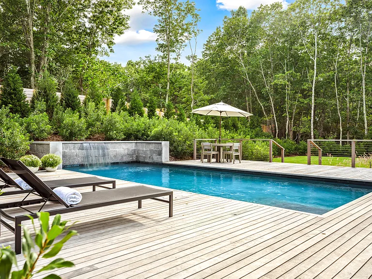 32 Island View Dr W — Photo 4