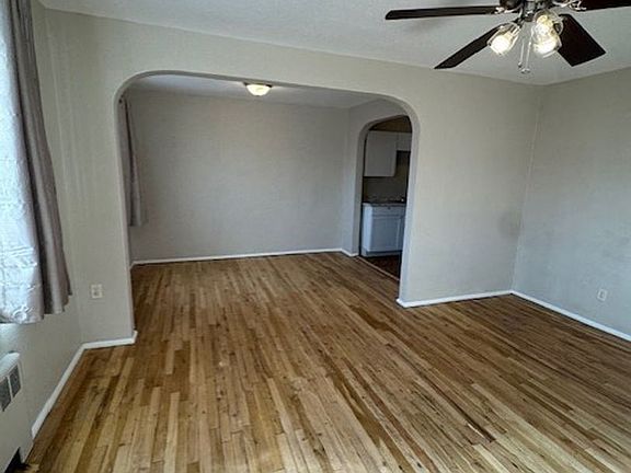 5th image of 601 E Main St APT 5C