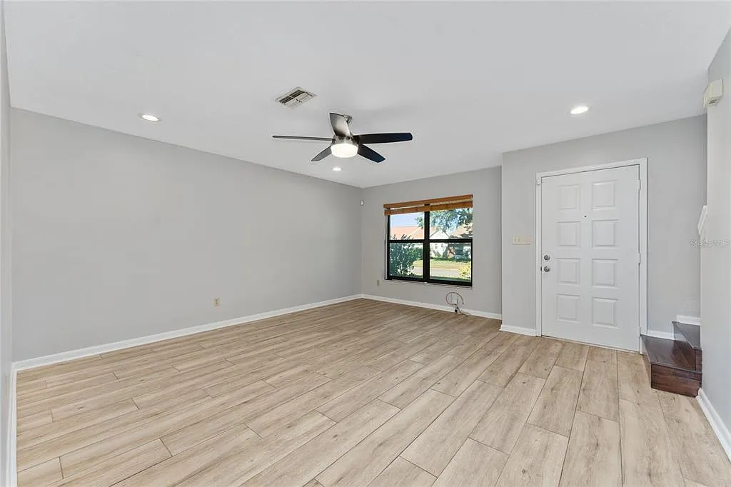 2 bed, 2.5 bath, 1112 sqft, $1,950 — Photo 3
