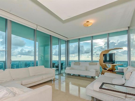 4th image of 900 Biscayne Boulevard #6301