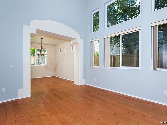 4th image of 2424 N Summit Circle Gln