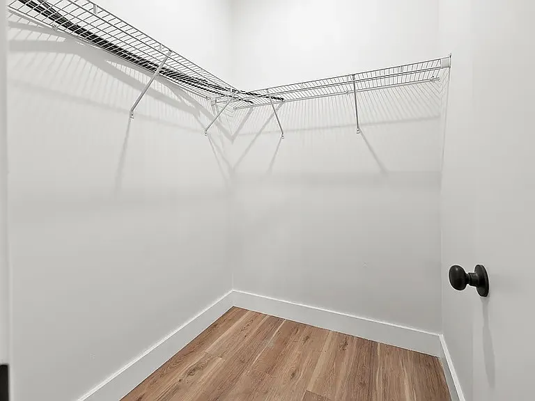 1595 Court Ave — Photo 11