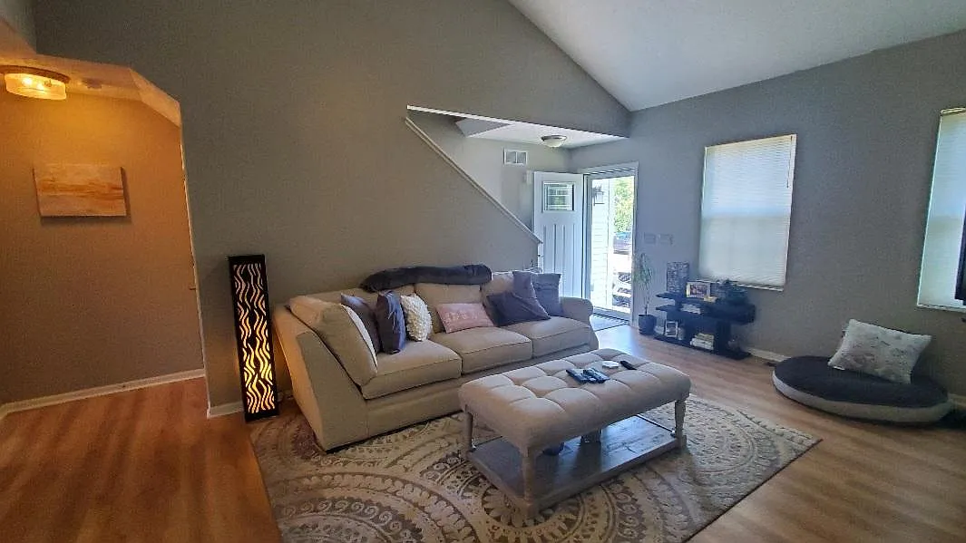 3 bed, 2.5 bath, 1832 sqft, $2,500 — Photo 4