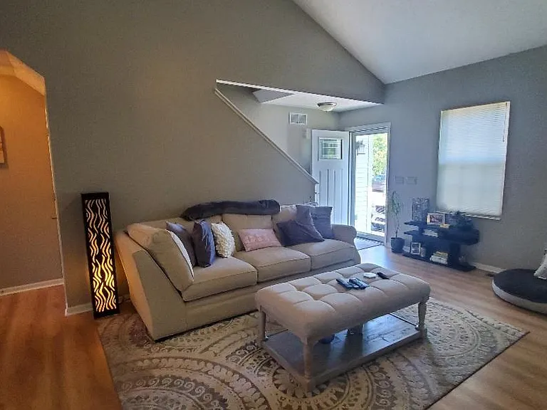 2219 Dixon St — Photo 5