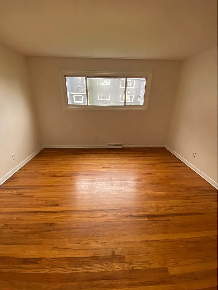 2 bed, 400 sqft, $1,150 — Photo 2