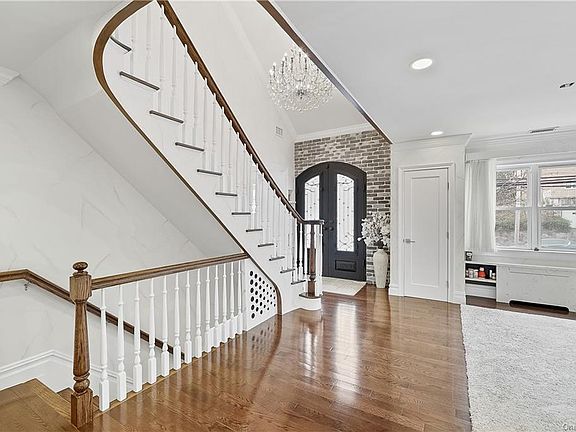 2nd image of 812 North Broadway