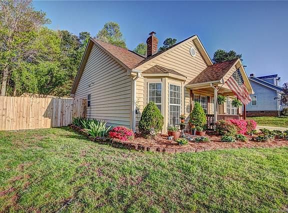 2nd image of 132 Winghaven Ct