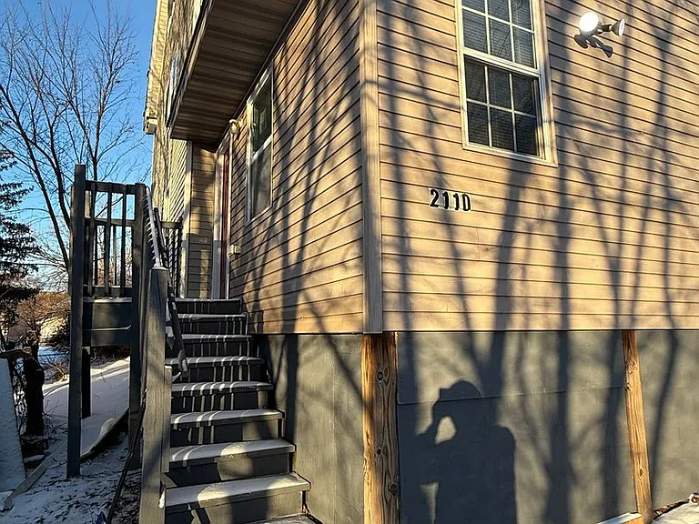 2110 Lyndale Ave N — Photo 29