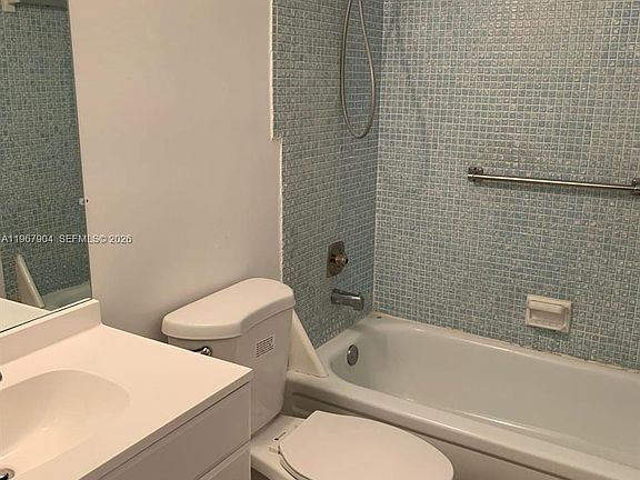 5th image of 475 Fanshaw Way #L