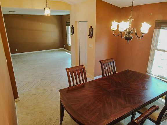 3rd image of 531 NW Goldcoast Avenue
