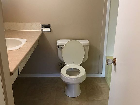 4th image of 4750 55th St #10