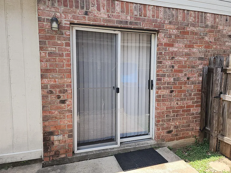 503 Gregory Ct — Photo 33