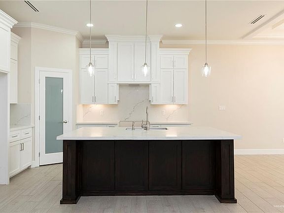 2nd image of 2609 Ulex Ave