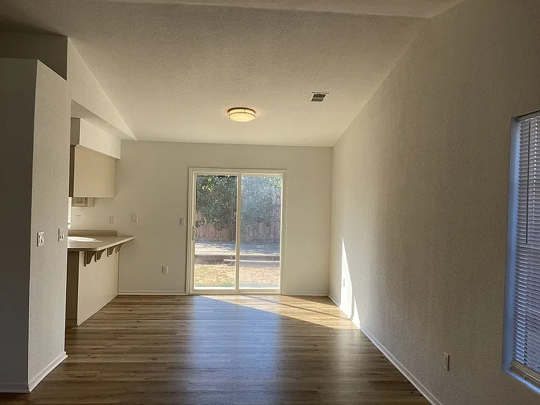 1450 La Jolla Way — Photo 9