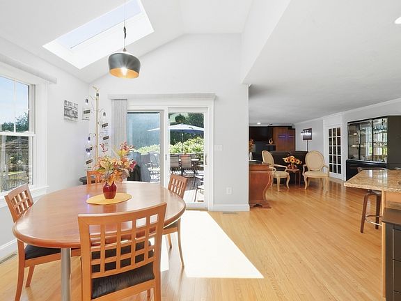4th image of 24 Goodnow Ln