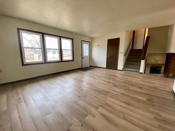3257 Sandy Dr NE, Solon, IA 52333