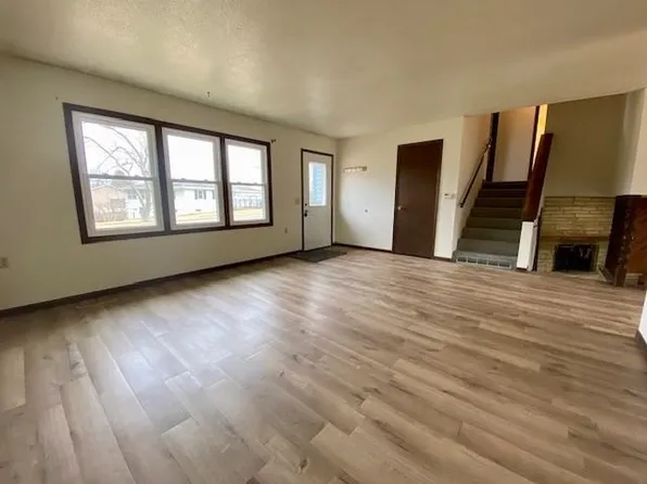 3257 Sandy Dr NE, Solon, IA 52333