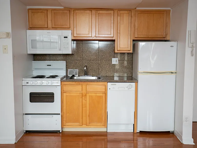 1814 Spruce St #4R — Photo 4