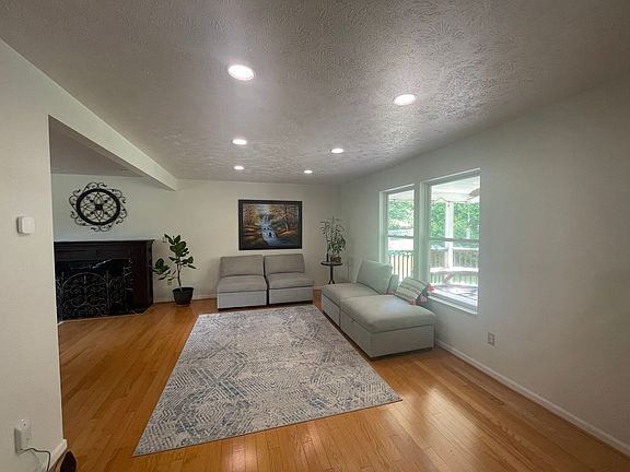 4th image of 111 Hazelwood Dr