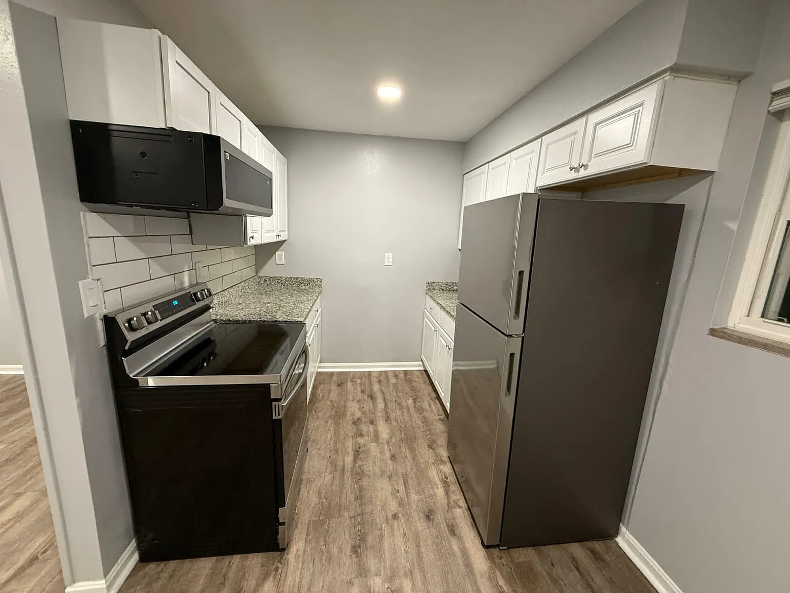 2 bed, 860 sqft, $1,300 — Photo 2