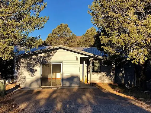 124 W Circle Dr Photo 1