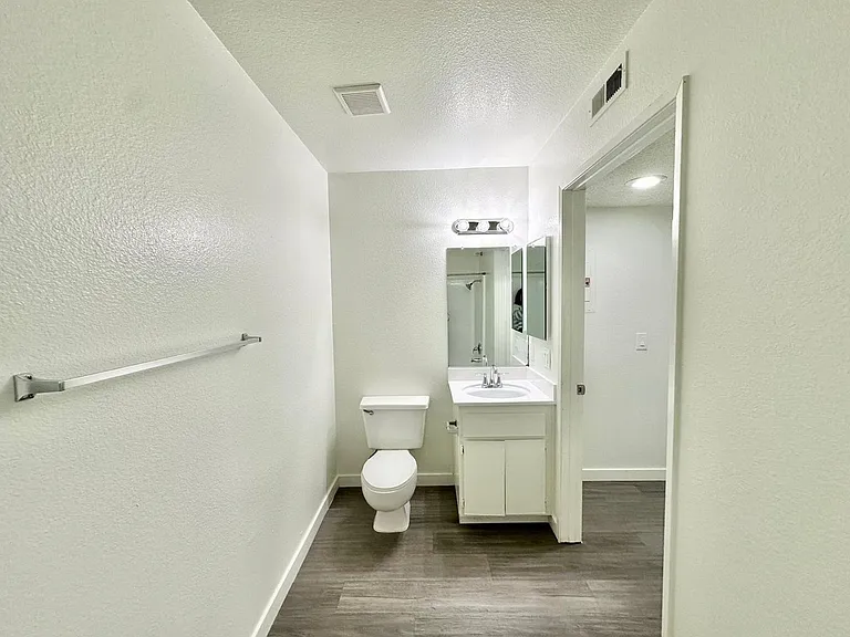Nelson Apartments (Silver Tree Terrace) — Photo 18