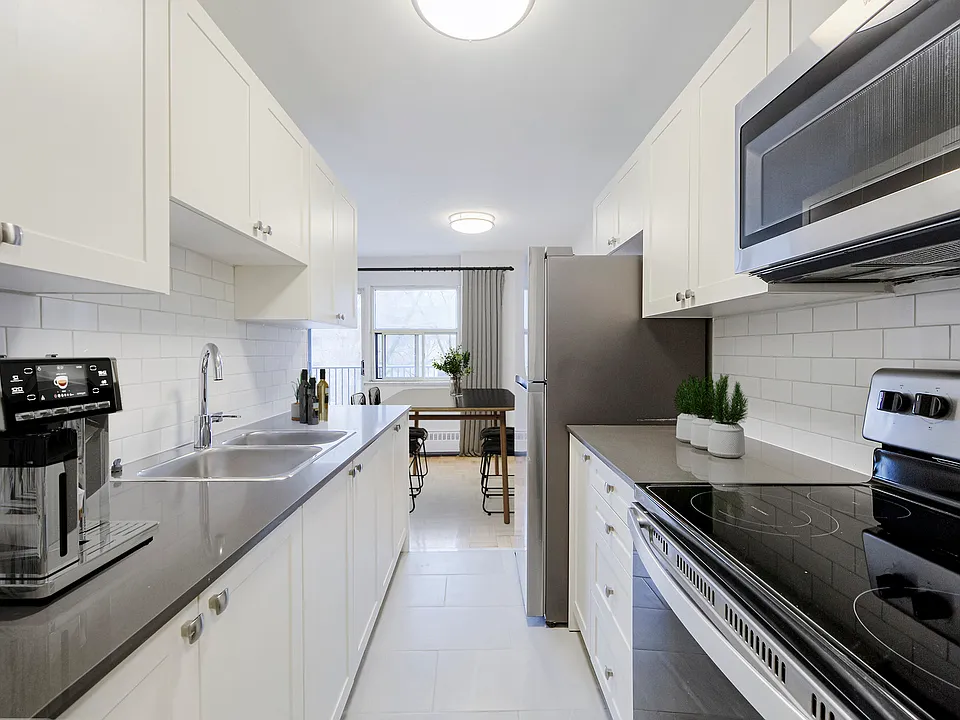 250 Lena Cres