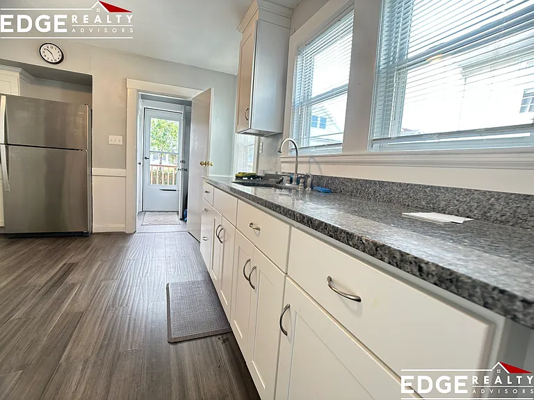15 Laurel St #1 — Photo 7