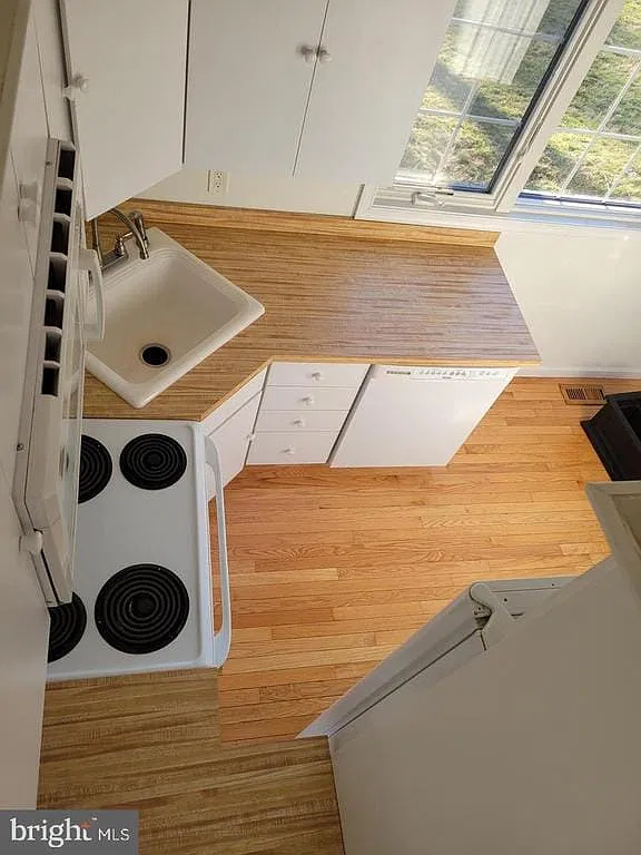 2 bed, 1.0 bath, 1000 sqft, $2,000 — Photo 3