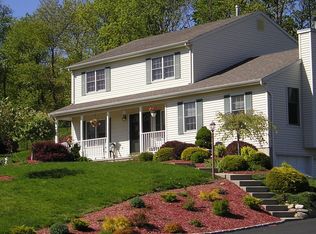 3 Sunnyridge Ct, Chestnut Ridge, NY 10977