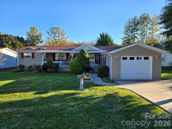 205 Misty Ln, Hendersonville, NC 28739
